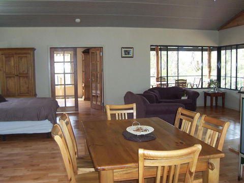 SilverSprings Spa Retreat Pet Friendly Cottages And Glampings - Accommodation QLD 15