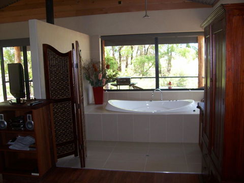 SilverSprings Spa Retreat Pet Friendly Cottages And Glampings - Accommodation QLD 12
