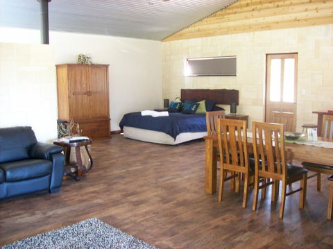SilverSprings Spa Retreat Pet Friendly Cottages And Glampings - Accommodation QLD 21
