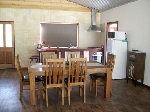 SilverSprings Spa Retreat Pet Friendly Cottages And Glampings - Accommodation QLD 18