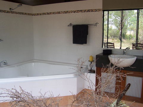SilverSprings Spa Retreat Pet Friendly Cottages And Glampings - Accommodation QLD 14