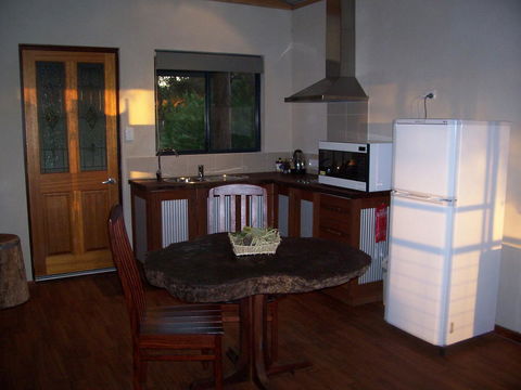 SilverSprings Spa Retreat Pet Friendly Cottages And Glampings - Accommodation QLD 22