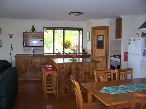 SilverSprings Spa Retreat Pet Friendly Cottages And Glampings - Accommodation QLD 4