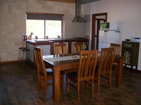 SilverSprings Spa Retreat Pet Friendly Cottages And Glampings - Accommodation QLD 8
