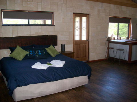 SilverSprings Spa Retreat Pet Friendly Cottages And Glampings - Accommodation QLD 6
