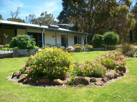 SilverSprings Spa Retreat Pet Friendly Cottages And Glampings - Accommodation QLD 17