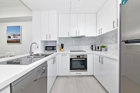 Infinite Apartment Opposite Garden City - Accommodation QLD 7