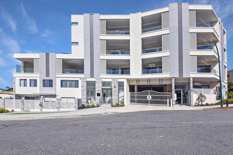 Infinite Apartment Opposite Garden City - Accommodation QLD 14