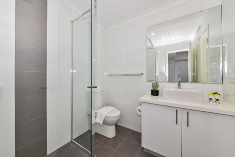 Infinite Apartment Opposite Garden City - Accommodation QLD 16