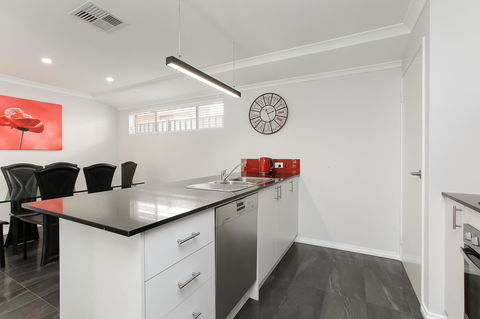 Perth Comfy Stays - Accommodation QLD 14