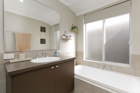 Perth Comfy Stays - Accommodation QLD 38