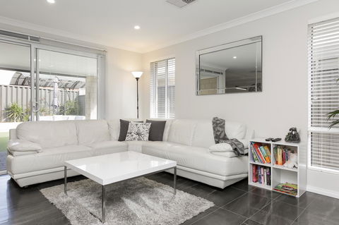 Perth Comfy Stays - Accommodation QLD 5