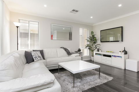 Perth Comfy Stays - Accommodation QLD 0