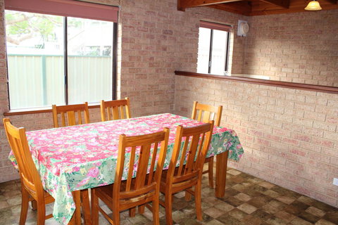 Kestrel Chalets - Accommodation QLD 20