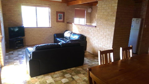 Kestrel Chalets - Accommodation QLD 1