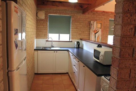 Kestrel Chalets - Accommodation QLD 10