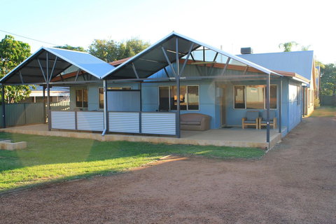 Kestrel Chalets - Accommodation QLD 14