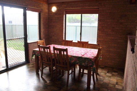 Kestrel Chalets - Accommodation QLD 17