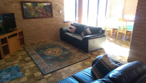 Kestrel Chalets - Accommodation QLD 6