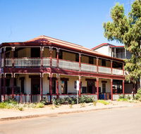 Beadon Bay Hotel - Accommodation QLD