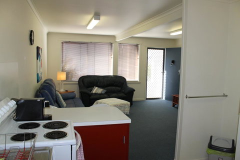 Old Pier Apartments - Accommodation QLD 6