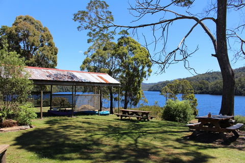 Tullah Lakeside Lodge - Accommodation QLD 6