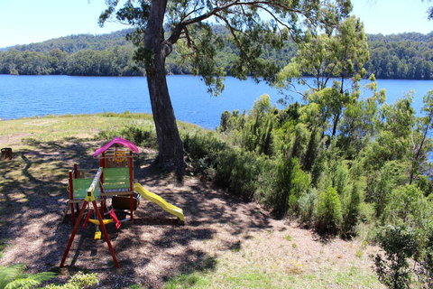 Tullah Lakeside Lodge - Accommodation QLD 30
