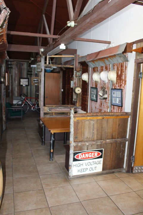 Tullah Lakeside Lodge - Accommodation QLD 11