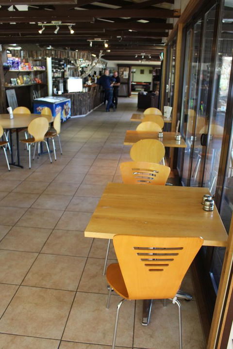 Tullah Lakeside Lodge - Accommodation QLD 36