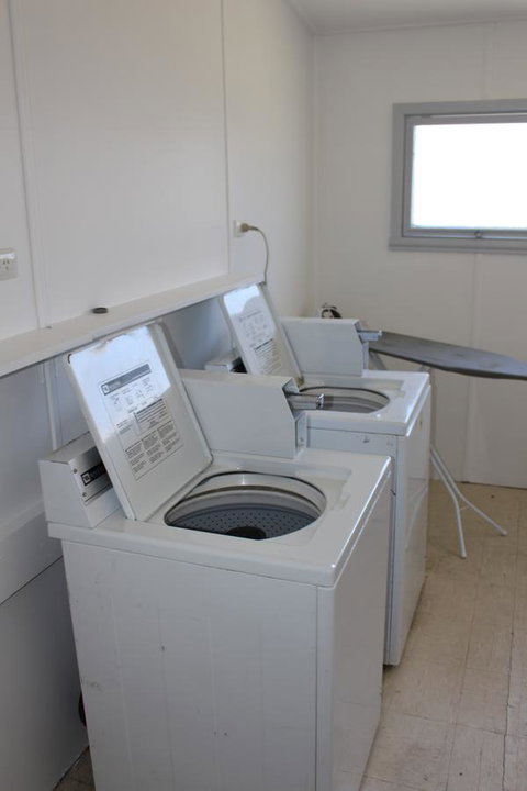 Tullah Lakeside Lodge - Accommodation QLD 27