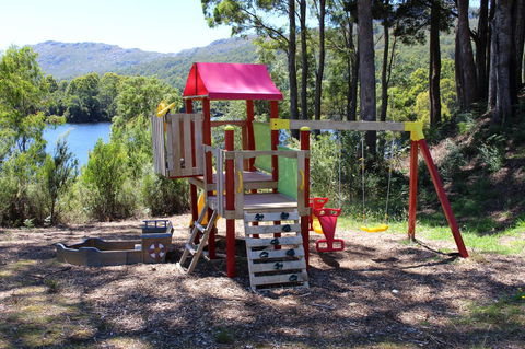 Tullah Lakeside Lodge - Accommodation QLD 14