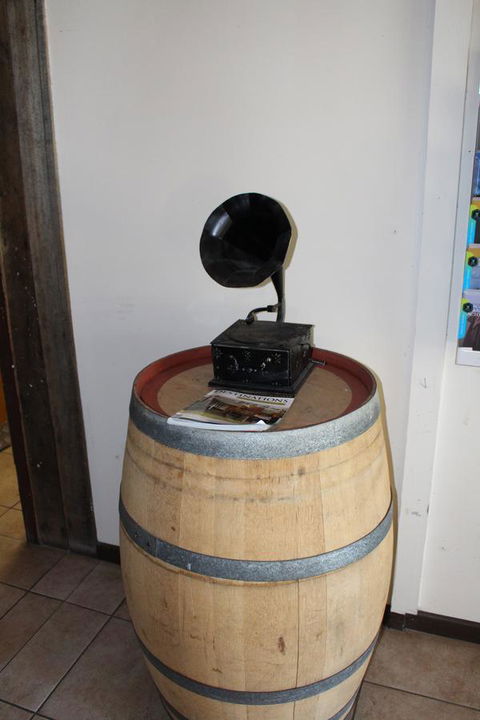 Tullah Lakeside Lodge - Accommodation QLD 13