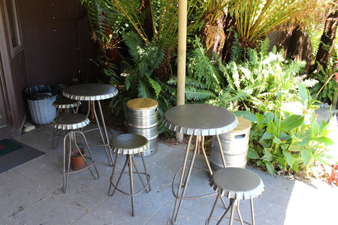 Tullah Lakeside Lodge - Accommodation QLD 20