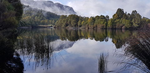 Tullah Lakeside Lodge - Accommodation QLD 1