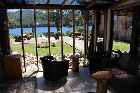 Tullah Lakeside Lodge - Accommodation QLD 28