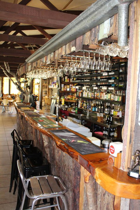 Tullah Lakeside Lodge - Accommodation QLD 21