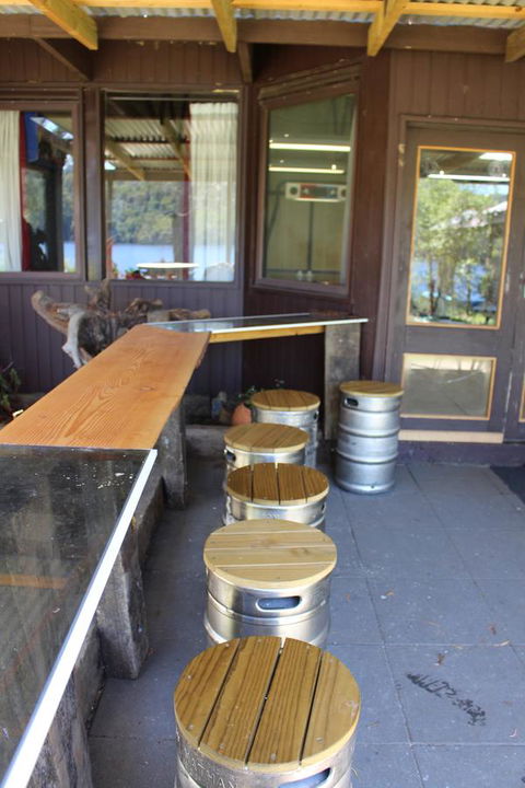 Tullah Lakeside Lodge - Accommodation QLD 24