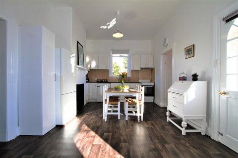 Horlock House - Accommodation QLD 7