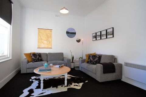 Horlock House - Accommodation QLD 8