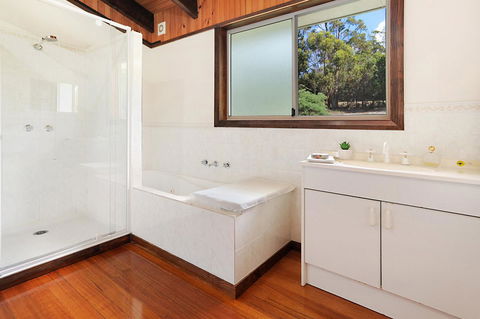 Harvey Farm Lodge - Accommodation QLD 13