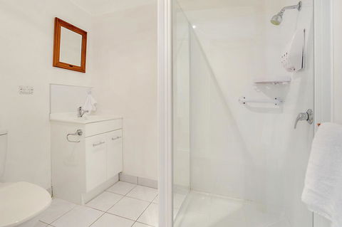 Harvey Farm Lodge - Accommodation QLD 21