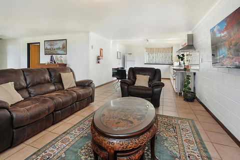 Harvey Farm Lodge - Accommodation QLD 17