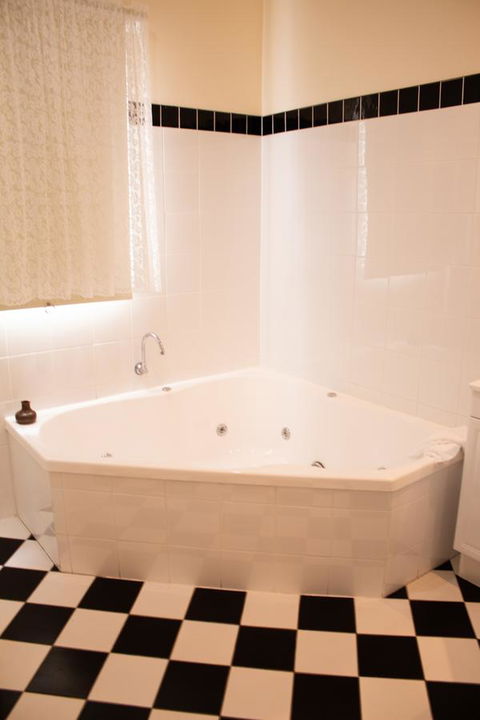 Stanley Hotel & Apartments - Accommodation QLD 11