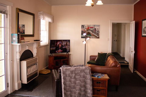 Stanley Hotel & Apartments - Accommodation QLD 7