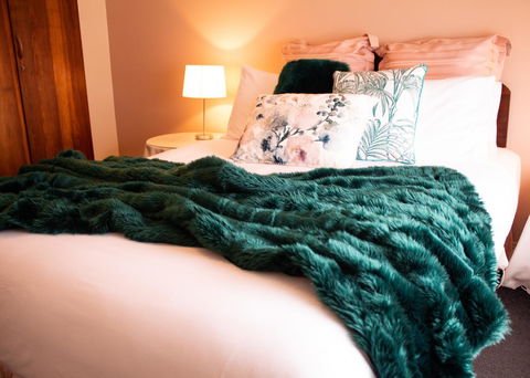 Stanley Hotel & Apartments - Accommodation QLD 10