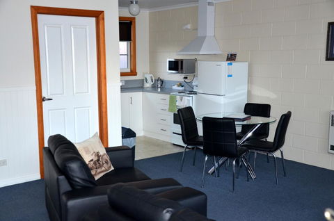 Castaway Holiday Apartments - Accommodation QLD 10