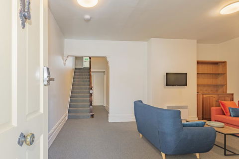 4 Bedroom House - Hobart CBD - Free Parking - Free WIFI - Accommodation QLD 21