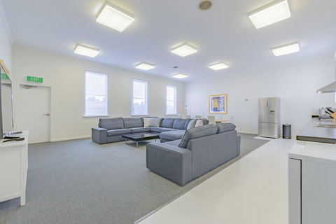 4 Bedroom House - Hobart CBD - Free Parking - Free WIFI - Accommodation QLD 9