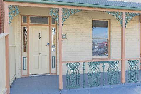 4 Bedroom House - Hobart CBD - Free Parking - Free WIFI - Accommodation QLD 25