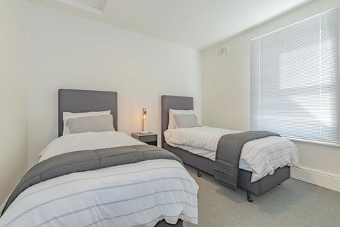 4 Bedroom House - Hobart CBD - Free Parking - Free WIFI - Accommodation QLD 23